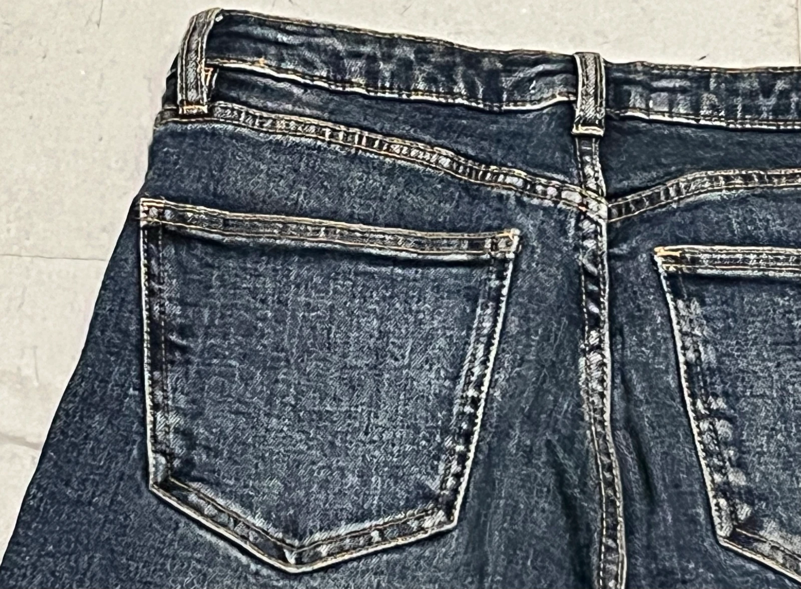 Hoge taille spijkerbroek met uitlopende pijpen – photo 15